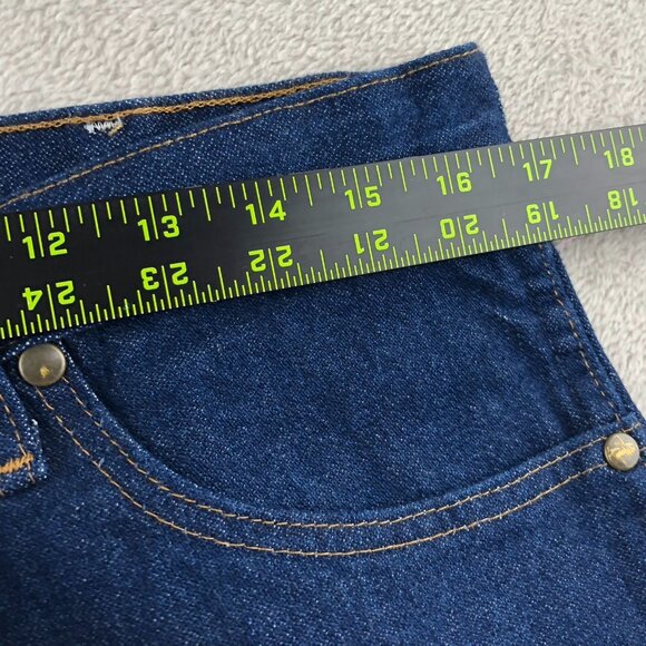 NWT Wrangler Mens 33x30 Relaxed Fit Straight Leg Blue Denim Classic Casual - Picture 4 of 15